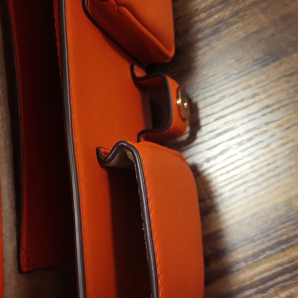 Michael Kors Orange Colby Medium Leather Shoulder Bag - Picture 4 of 6